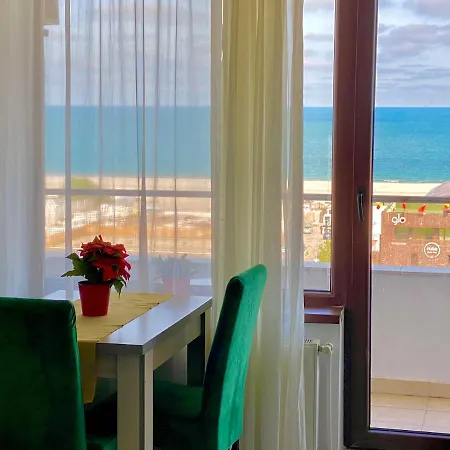 Adriana Summerland * Mamaia